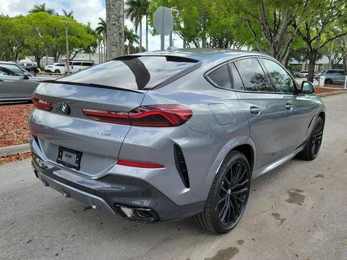 Skyscraper Grey Metallic 2027 BMW X6 xDrive40i