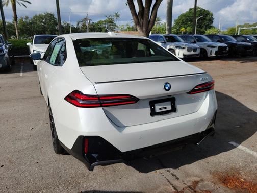 Mineral White Metallic 2027 BMW 530 i