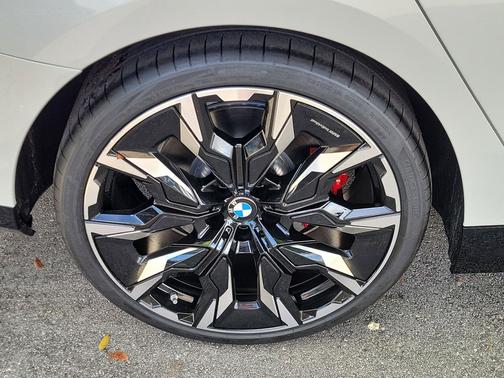 Mineral White Metallic 2027 BMW 530 i