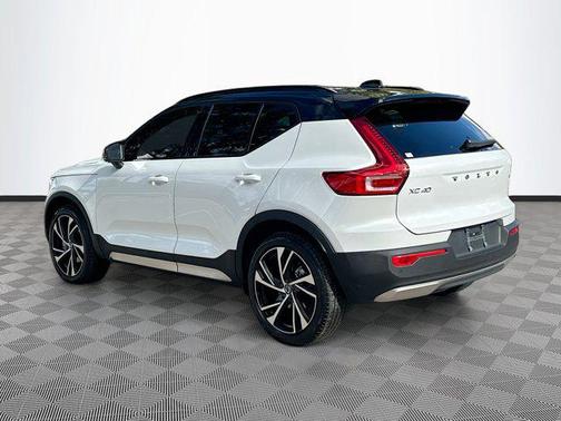 2021 Volvo XC40 T4 R-Design