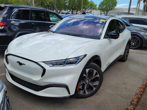 Star White Metallic Tri-Coat 2022 Ford Mustang Mach-E Premium
