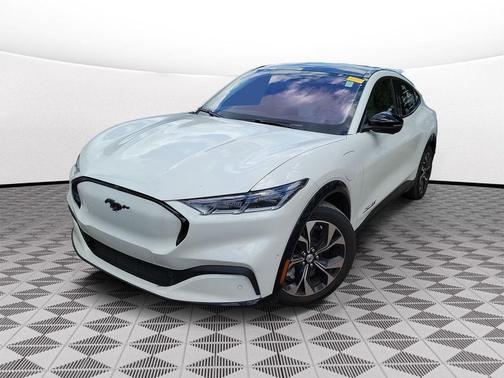Star White Metallic Tri-Coat 2022 Ford Mustang Mach-E Premium