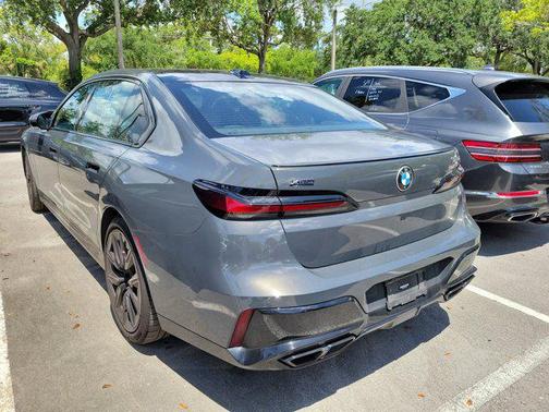 Dravit Grey Metallic 2023 BMW 760 i xDrive