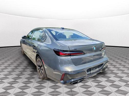 Dravit Grey Metallic 2023 BMW 760 i xDrive