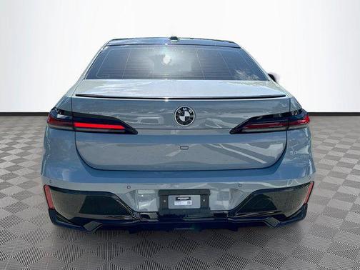 2023 BMW 740 i