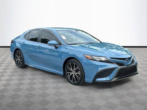 2024 Toyota Camry Hybrid SE