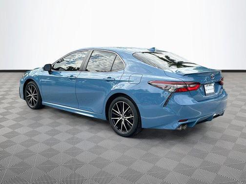2024 Toyota Camry Hybrid SE
