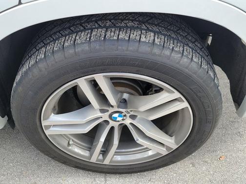 Mineral White Metallic 2019 BMW X6 xDrive35i