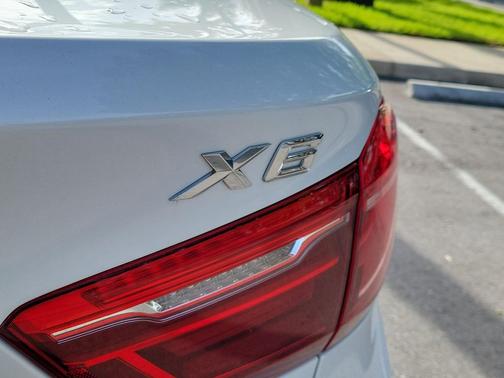 Mineral White Metallic 2019 BMW X6 xDrive35i