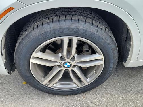 Mineral White Metallic 2019 BMW X6 xDrive35i