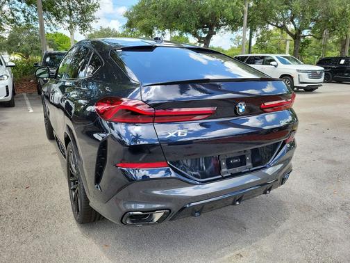 Carbon Black Metallic 2027 BMW X6 xDrive40i