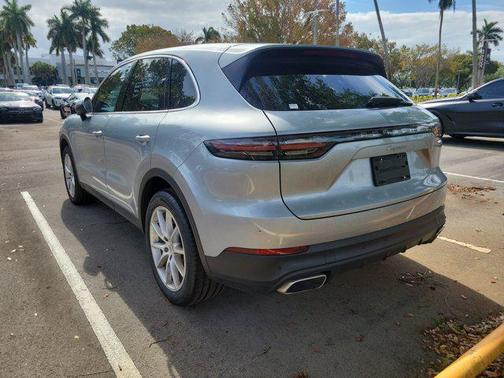 Dolomite Silver Metallic 2021 Porsche Cayenne Cayenne