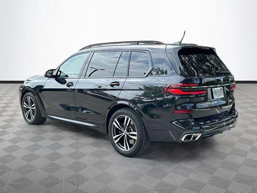 2025 BMW X7 M60i