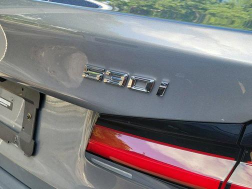 Skyscraper Gray Metallic 2023 BMW 530 i
