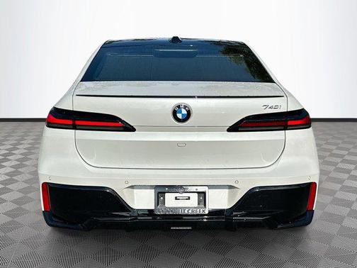 2023 BMW 740 i