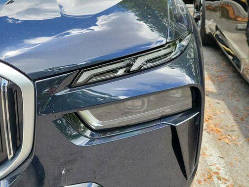Carbon Black Metallic 2025 BMW X7 xDrive40i
