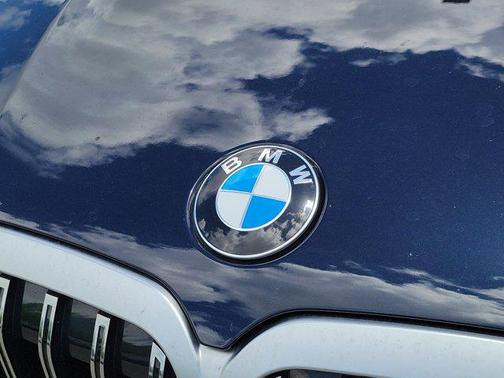 Carbon Black Metallic 2025 BMW X7 xDrive40i