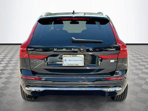 2022 Volvo XC60 Recharge Plug-In Hybrid T8 Inscription Expression