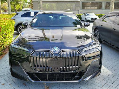 Carbon Black Metallic 2024 BMW i7 eDrive50