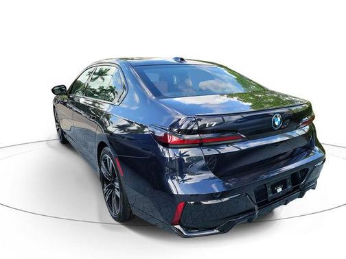Carbon Black Metallic 2024 BMW i7 eDrive50