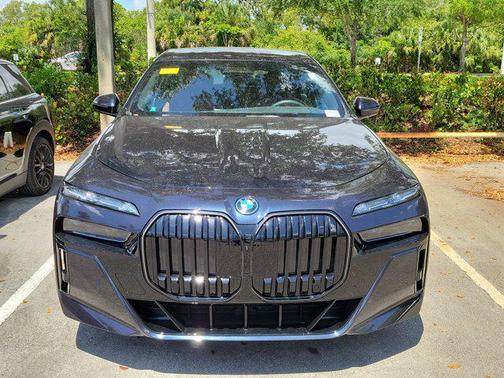 Carbon Black Metallic 2024 BMW i7 eDrive50