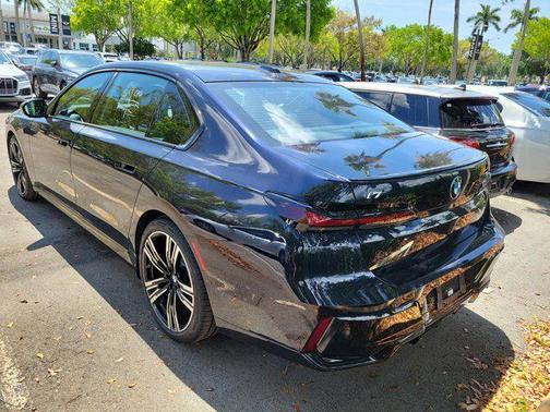 Carbon Black Metallic 2024 BMW i7 eDrive50