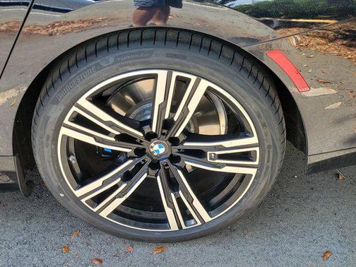 Carbon Black Metallic 2024 BMW i7 eDrive50