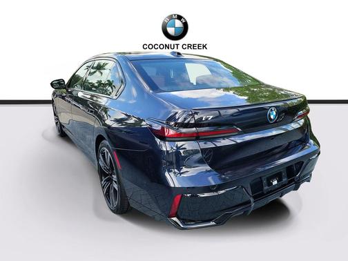 Carbon Black Metallic 2024 BMW i7 eDrive50