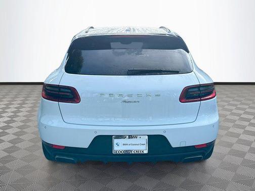 2018 Porsche Macan Base (PDK)