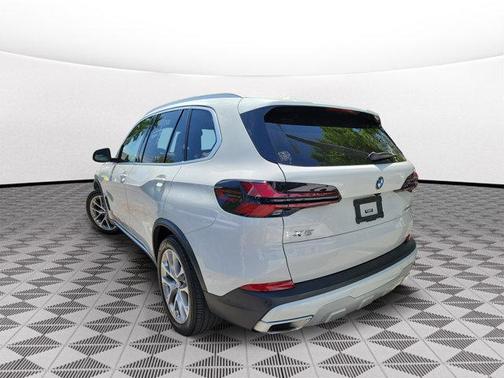 Alpine White 2024 BMW X5 xDrive40i