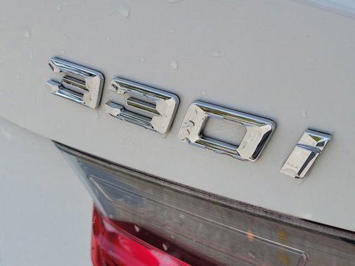 Alpine White 2023 BMW 330 330i