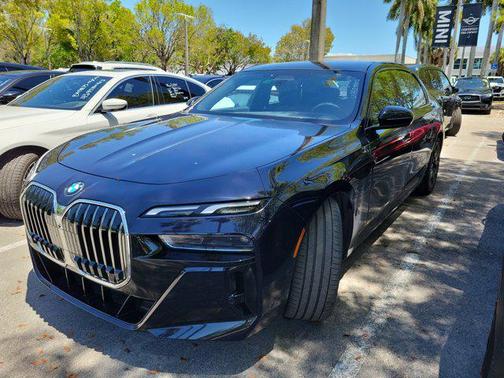 Carbon Black Metallic 2023 BMW 740 i