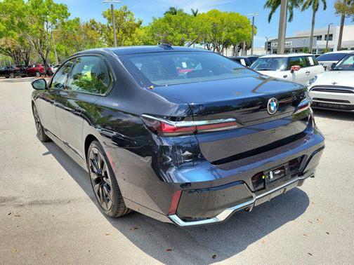 Carbon Black Metallic 2023 BMW 740 i