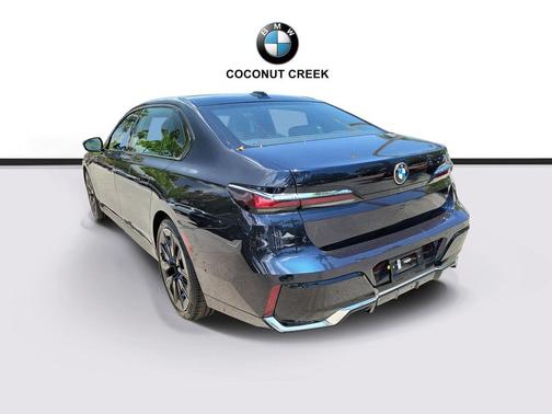 Carbon Black Metallic 2023 BMW 740 i