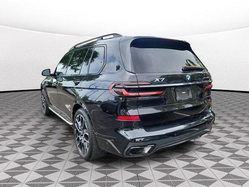 Black Sapphire Metallic 2024 BMW X7 xDrive40i