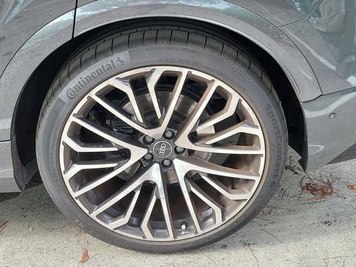 . 2024 Audi SQ8 4.0T Premium Plus