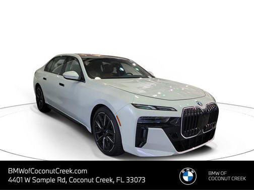 Mineral White Metallic 2025 BMW i7 xDrive60
