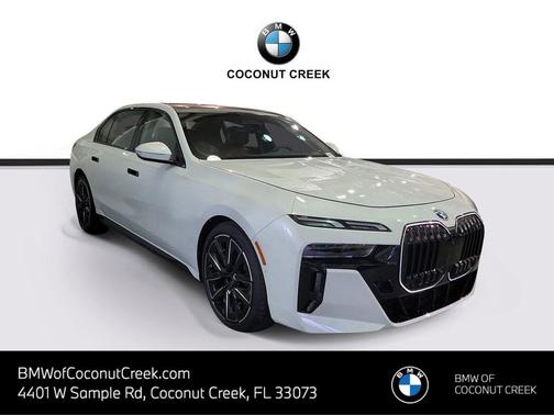 Mineral White Metallic 2025 BMW i7 xDrive60