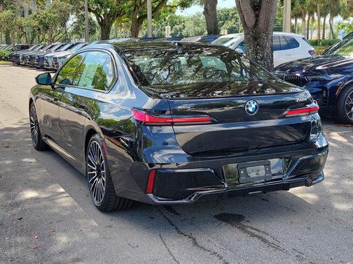 Black Sapphire Metallic 2026 BMW 750e i xDrive