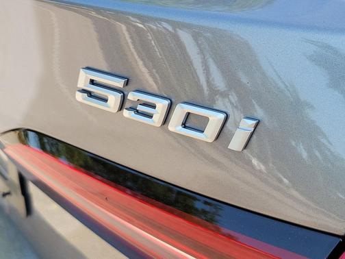 Oxide Grey Metallic 2026 BMW 530 530i