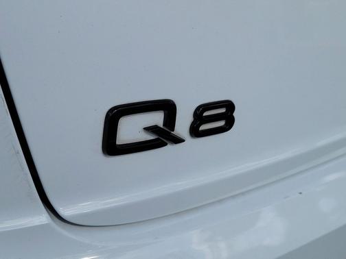 Glacier White Metallic 2022 Audi Q8 55 Premium Plus