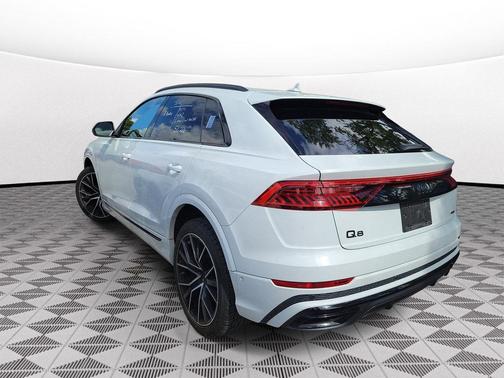 Glacier White Metallic 2022 Audi Q8 55 Premium Plus