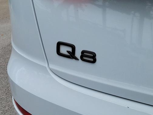 Glacier White Metallic 2022 Audi Q8 55 Premium Plus