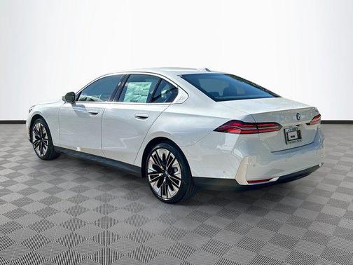2025 BMW 530 i