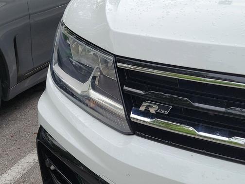 Pure White 2021 Volkswagen Tiguan 2.0T SE R-Line Black
