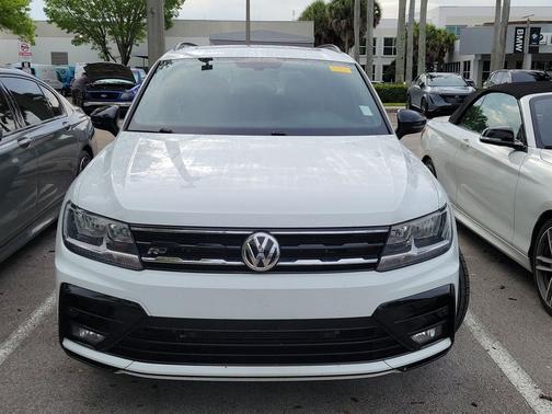 Pure White 2021 Volkswagen Tiguan 2.0T SE R-Line Black