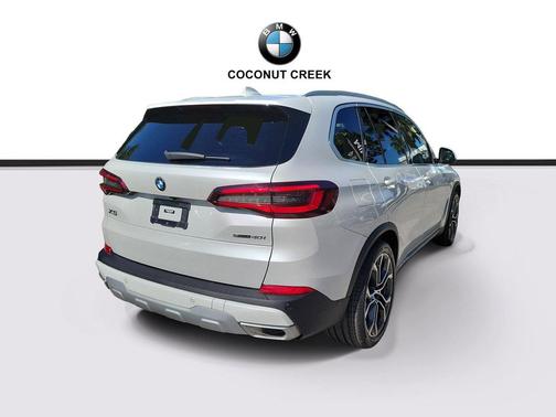 Mineral White Metallic 2023 BMW X5 sDrive40i