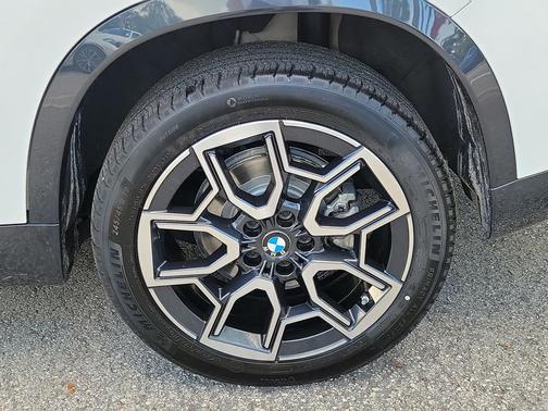Alpine White 2023 BMW X1 xDrive28i