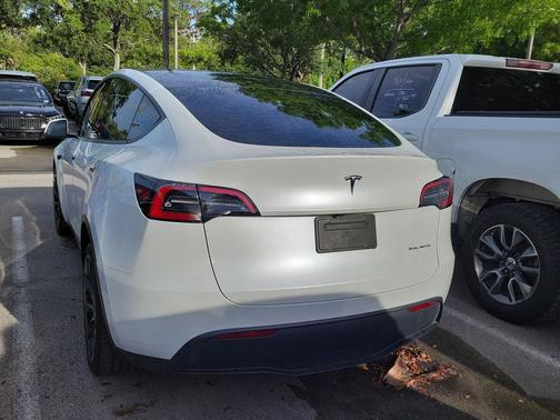Pearl White Multi-Coat 2025 Tesla Model Y Long Range Dual Motor All-Wheel Drive