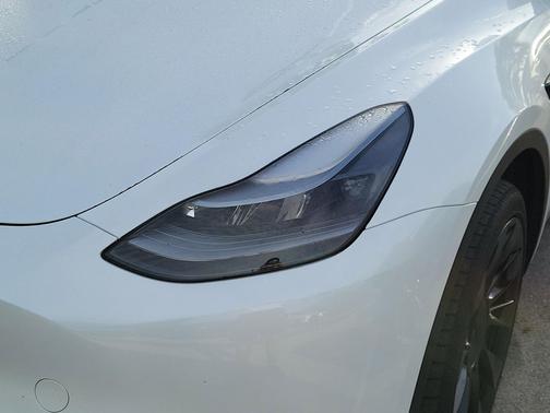 Pearl White Multi-Coat 2025 Tesla Model Y Long Range Dual Motor All-Wheel Drive